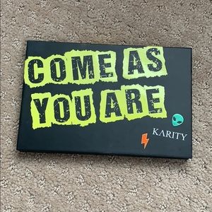 karity 90s eyeshadow palette from urban outfitters